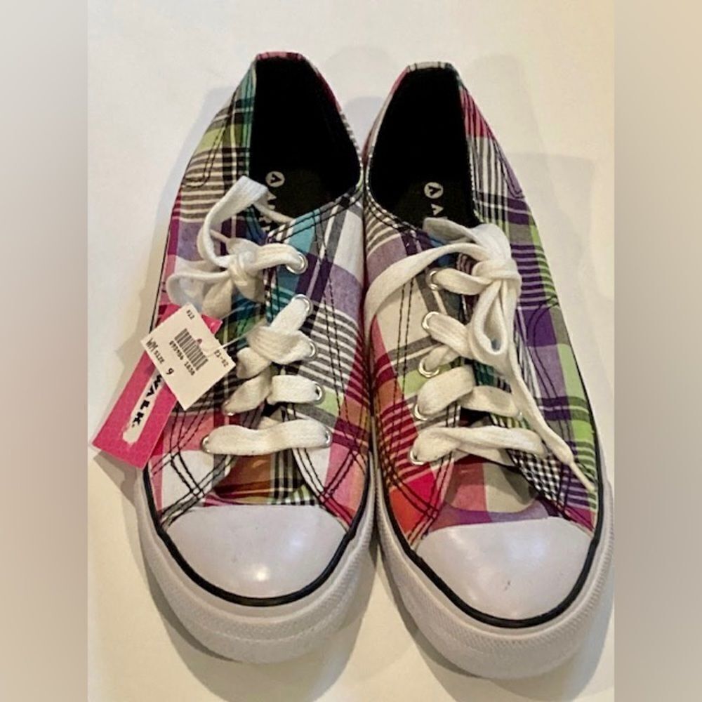 NEW Women’s Lowtop Multicolor Streetwear Shoes by Airwalk, Size 9